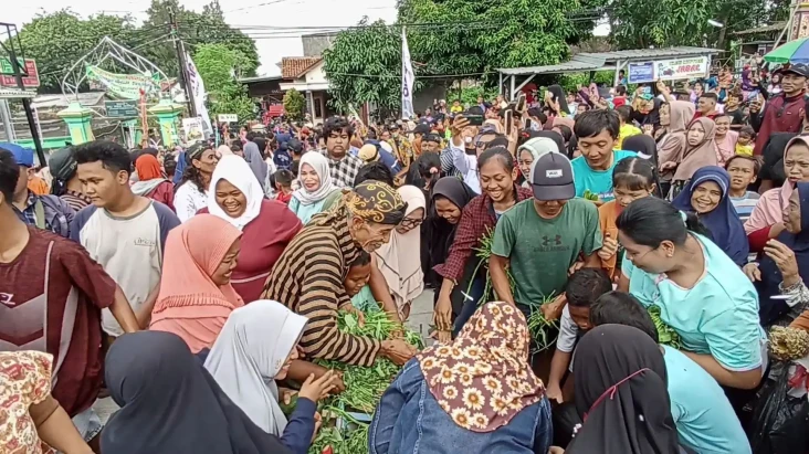 Berebut Berkah Jelang...