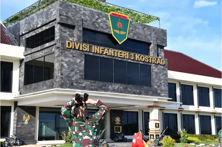 5 Pangkostrad dengan...