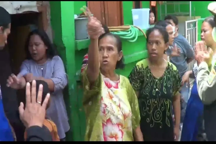 Tak Dapat Makan Siang,...