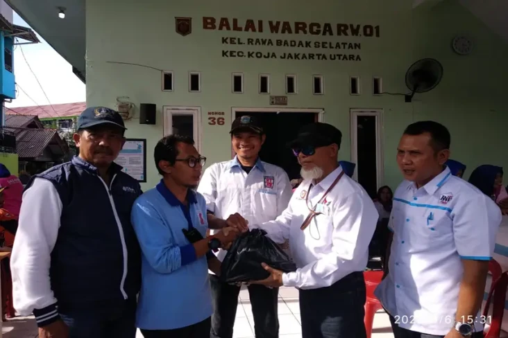 Terima Bantuan Perindo,...