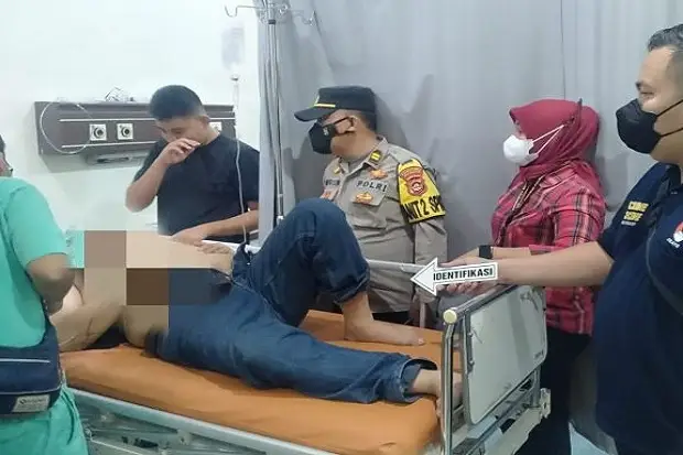 Turun dari Mobil, Anggota...