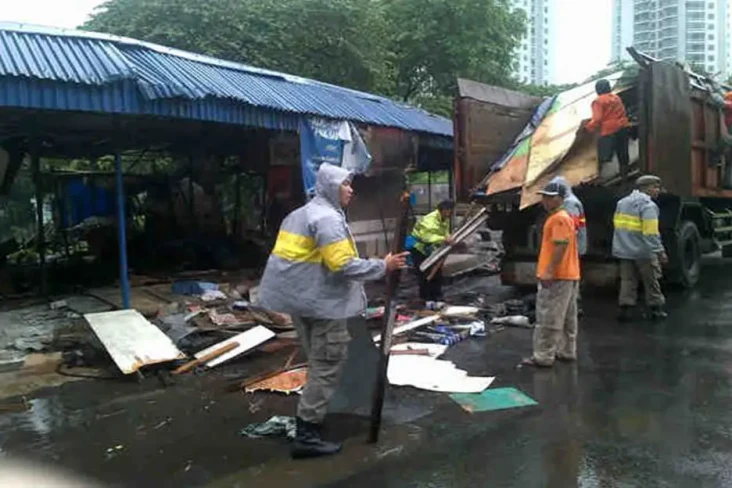 Cegah PKL, Jalan Perintis...