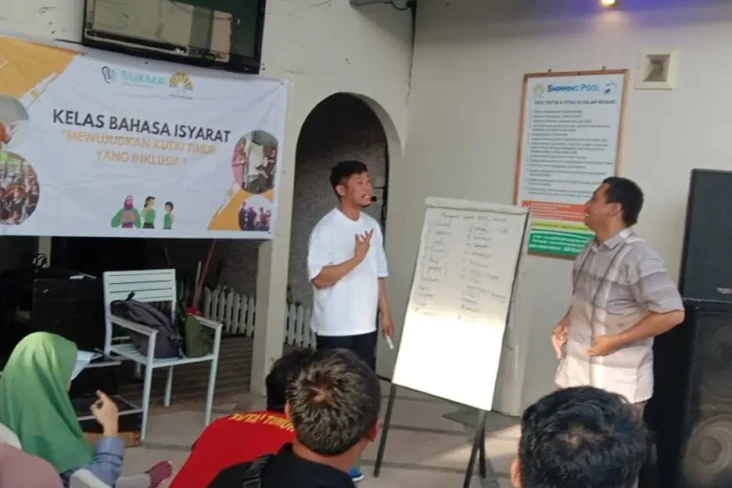 Pelatihan Bahasa Isyarat,...