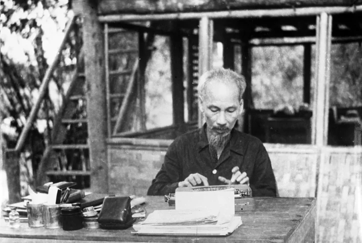 Profil Ho Chi Minh,...