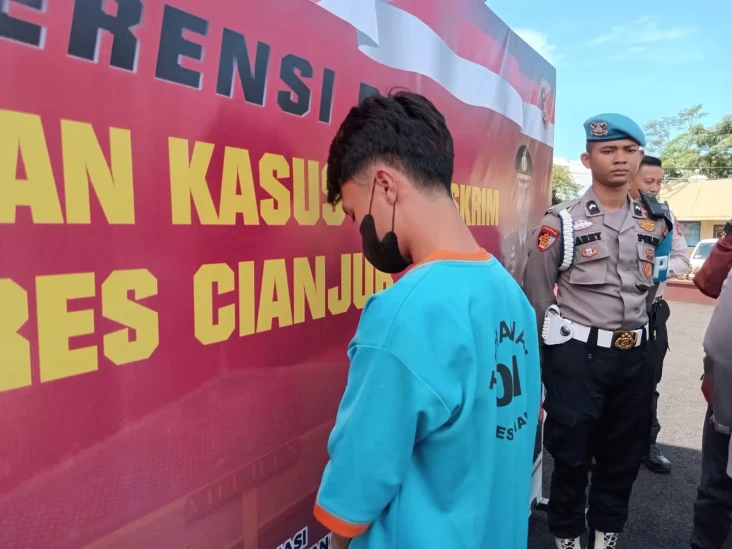 Ajakan Bersetubuh Sesama...