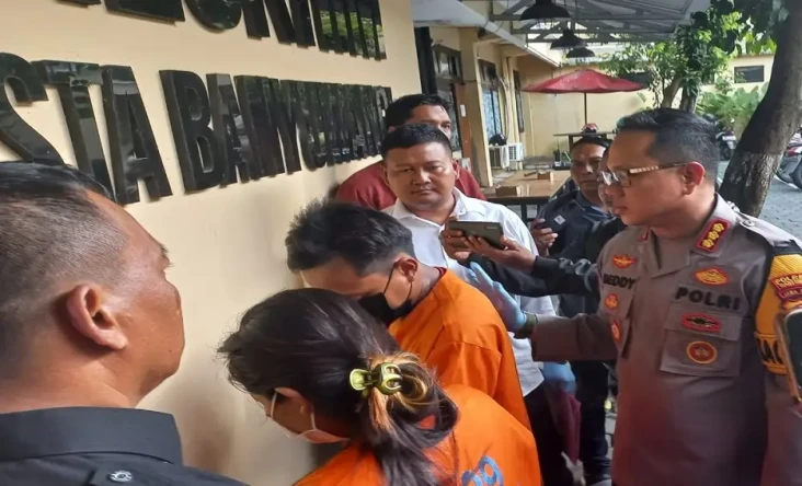 Pasutri Muda Buang Bayi...