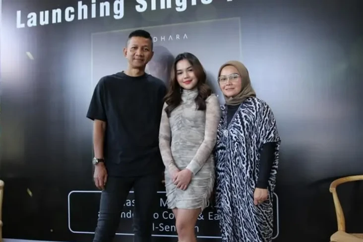 Diproduseri Rowman Ungu,...