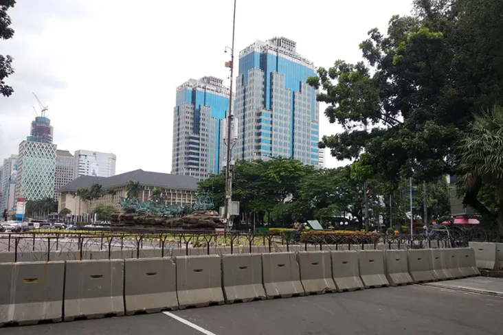 Ada Unjuk Rasa di MK,...