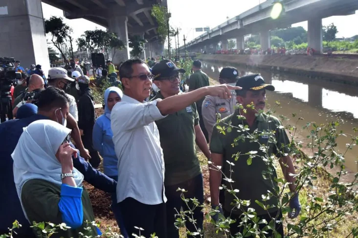 Bangun 235 Taman dalam...