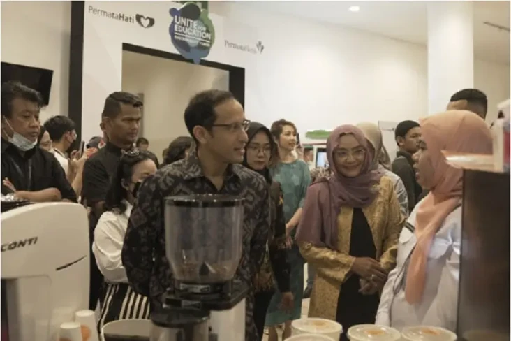Dukungan Industri ke...