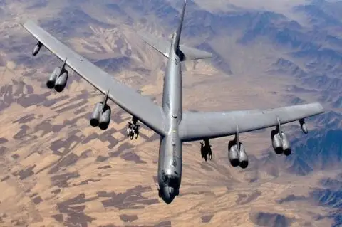 Spesifikasi B-52 Stratofortress,...