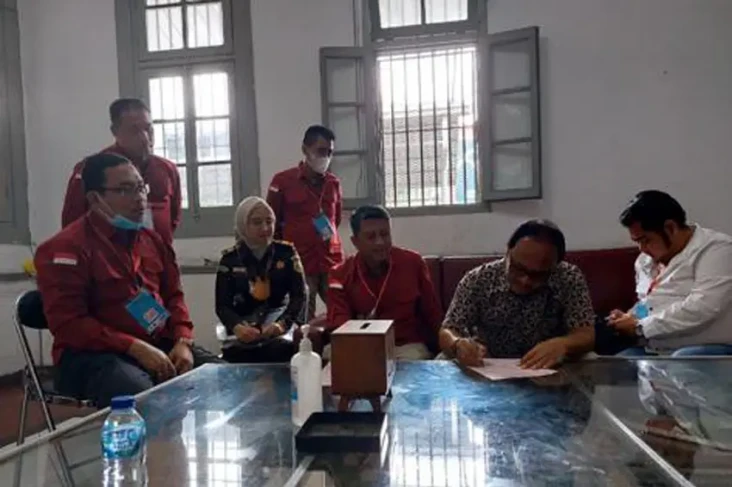 Kejagung Limpahkan Tersangka...