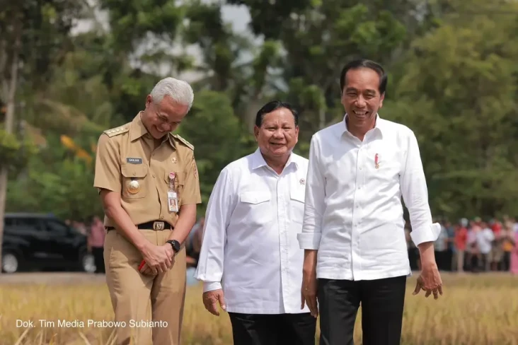 Prabowo Dampingi Jokowi...