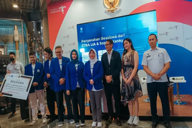 Siswa STBA LIA Jakarta...