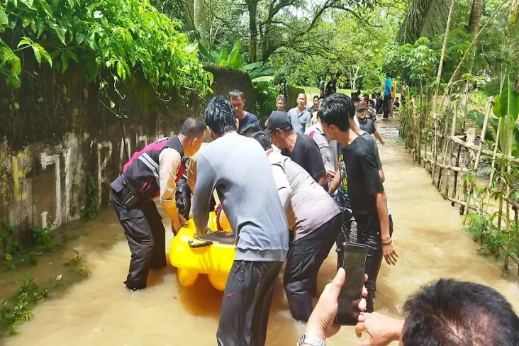 Pulang Sekolah Mandi...