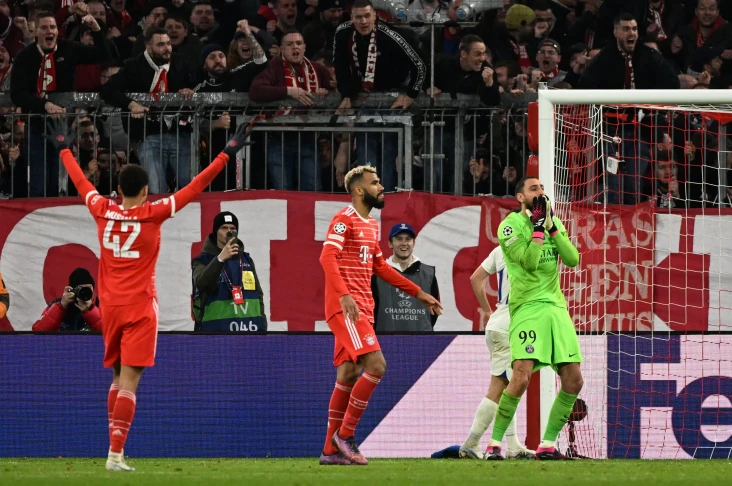 Bayern Muenchen Ukir...