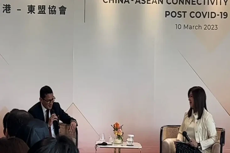 Di Hong Kong, Sandi...