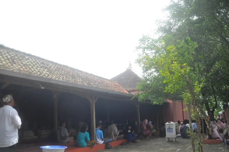 Menyambung Karomah dan...