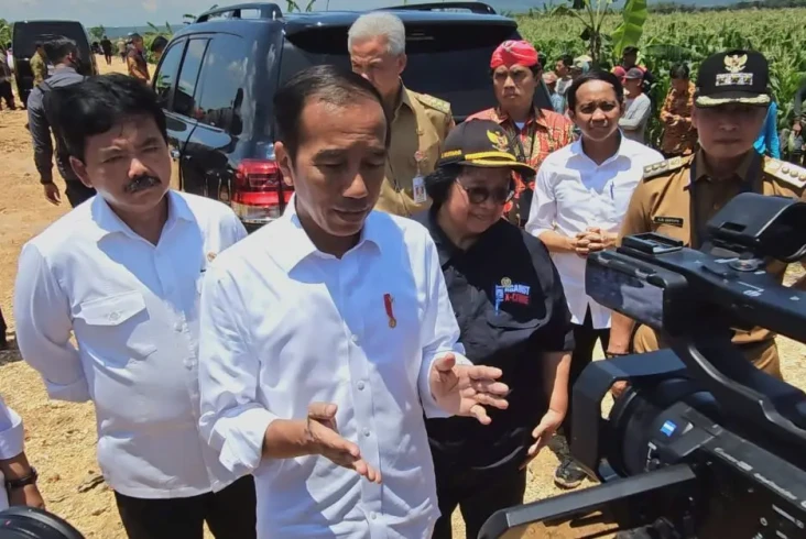 Momen Menteri Hadi Dampingi...