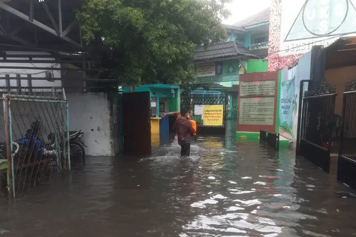 Tangsel Hujan Deras,...