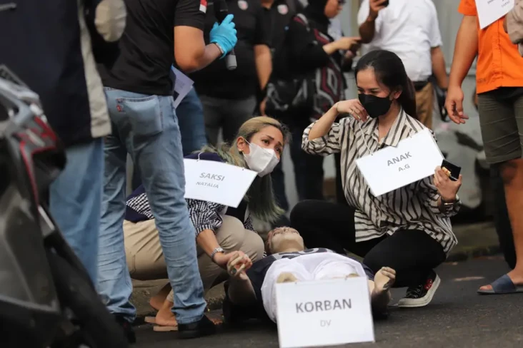 Di Hadapan Saksi N,...