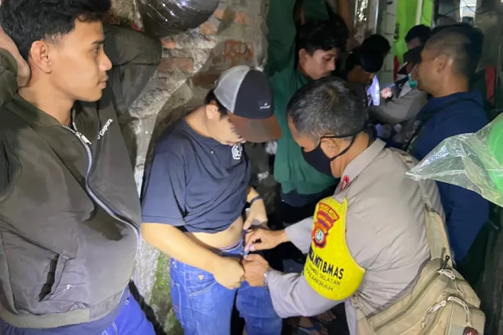 Buntut Penangkapan Ammar...