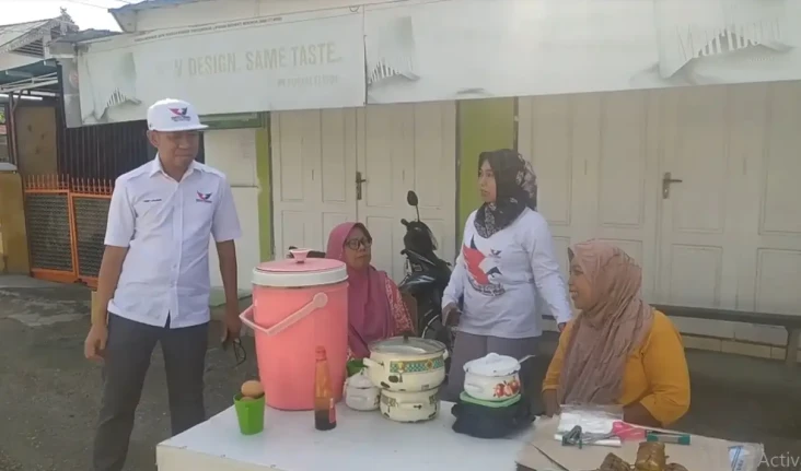 Temui Pedagang Kecil...