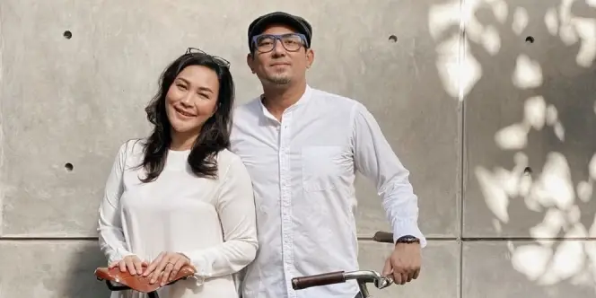 4 Artis Menikah Beda...