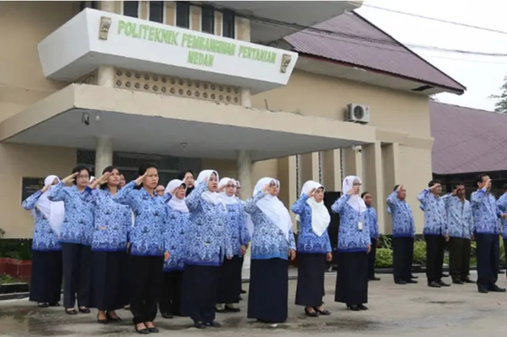 Rekomendasi 6 Sekolah...