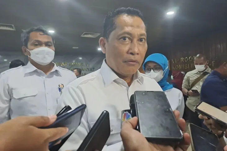 Dirut Bulog Pensiun...