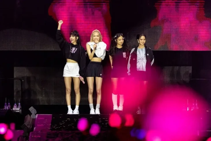 Konser BLACKPINK di...