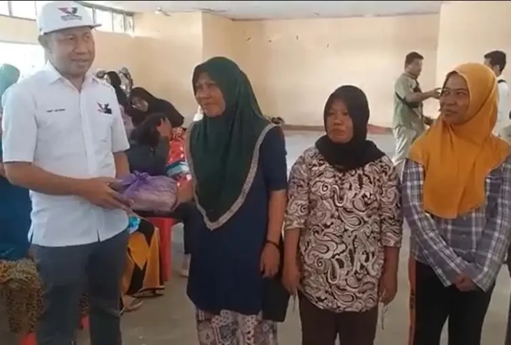 Partai Perindo Salurkan...