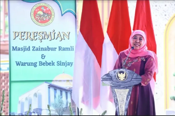 Gubernur Khofifah Indar...