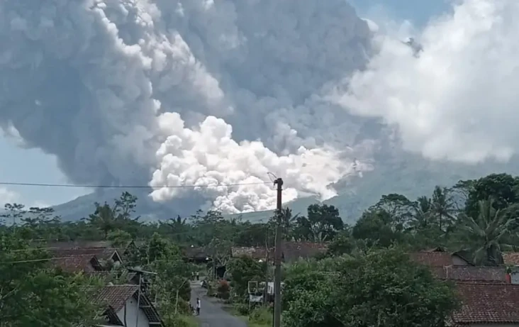 Gunung Merapi Erupsi,...