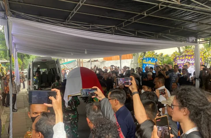 Istri Moeldoko Diberangkatkan...
