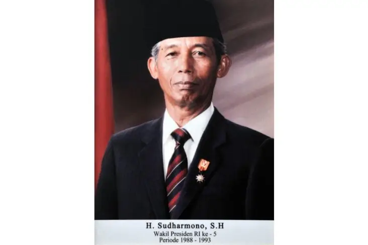Mengenang Sudharmono,...