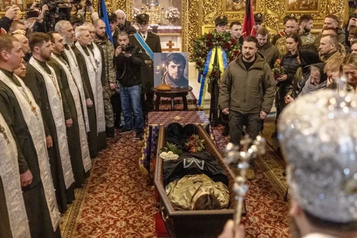 Zelensky Berduka, Komandan...