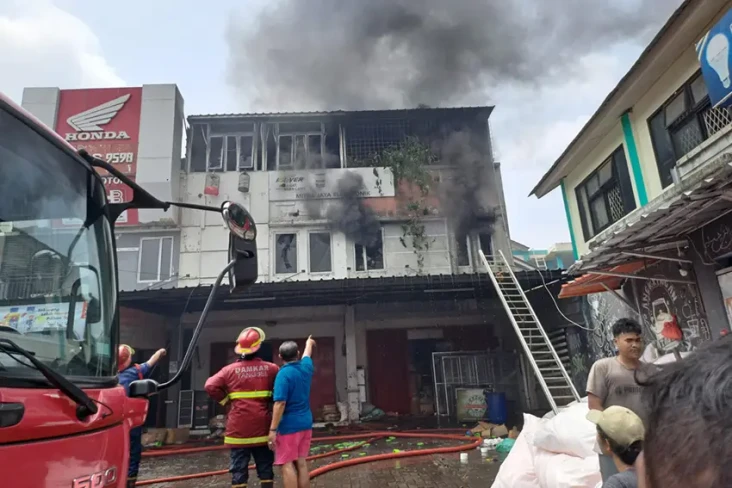 Jatuh saat Padamkan...