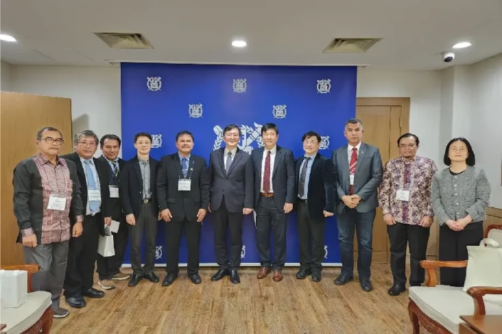 Kembangkan Riset di...