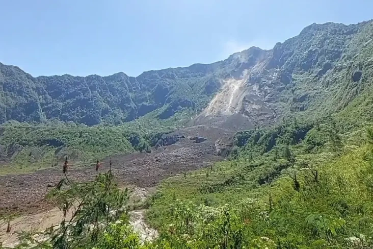 Dinding Gunung Galunggung...