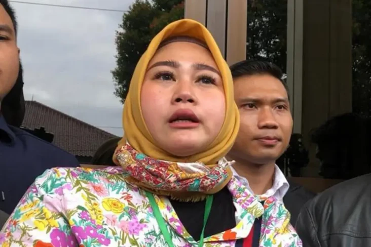 Daus Mini Absen di Sidang...