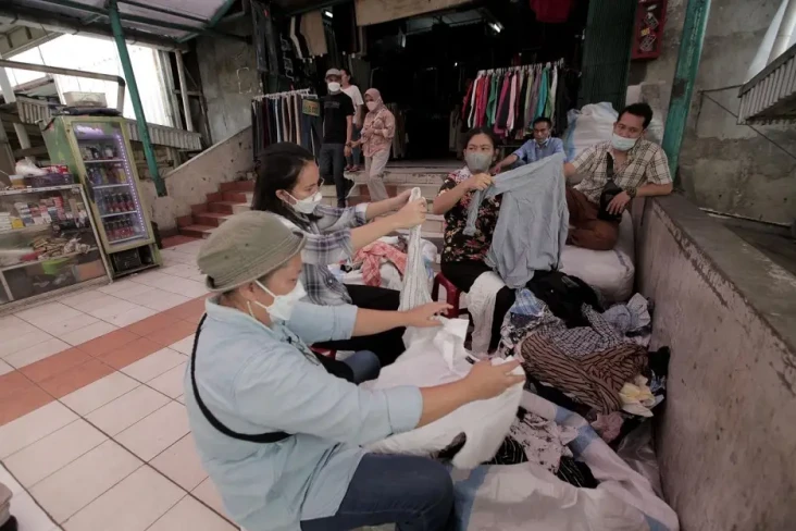 Impor Baju Bekas Ilegal...