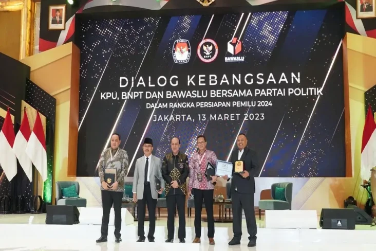 Butuh Kematangan Politik...