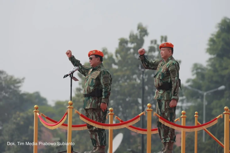 Jadi Warga Kehormatan,...