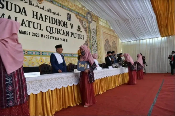 Wapres-Khofifah Hadiri...