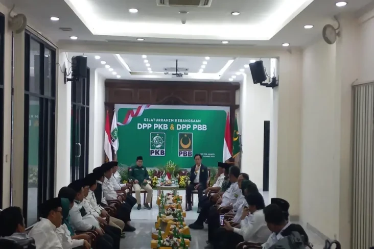 Sambangi Kantor PKB,...