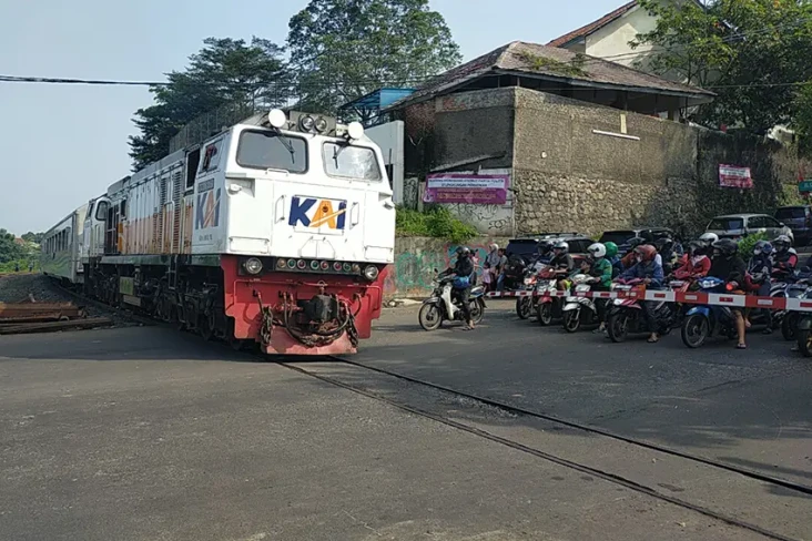 Penampakan KA Pangrango...