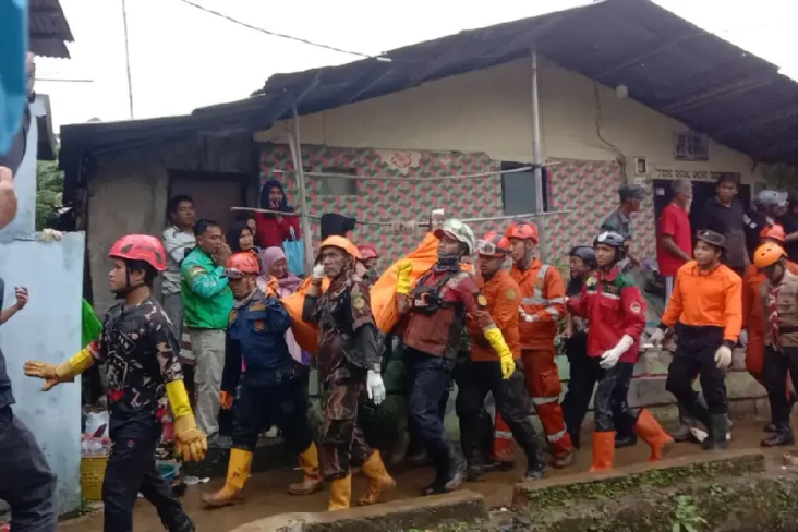 Korban Tewas Tertimbun...
