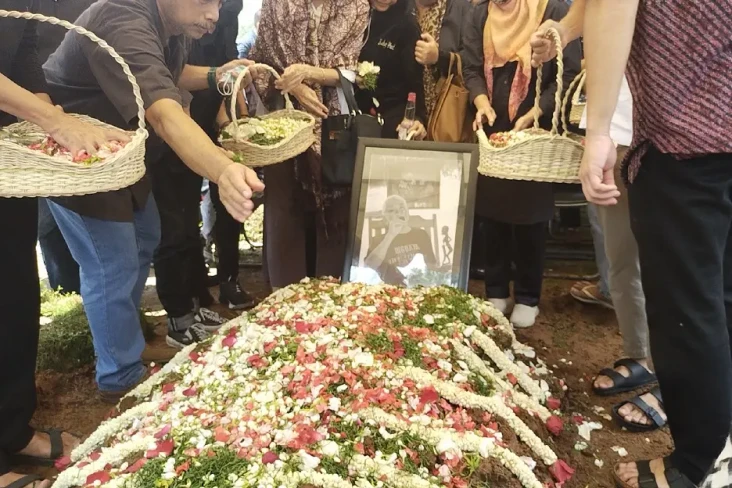 Suasana Pemakaman Nomo...