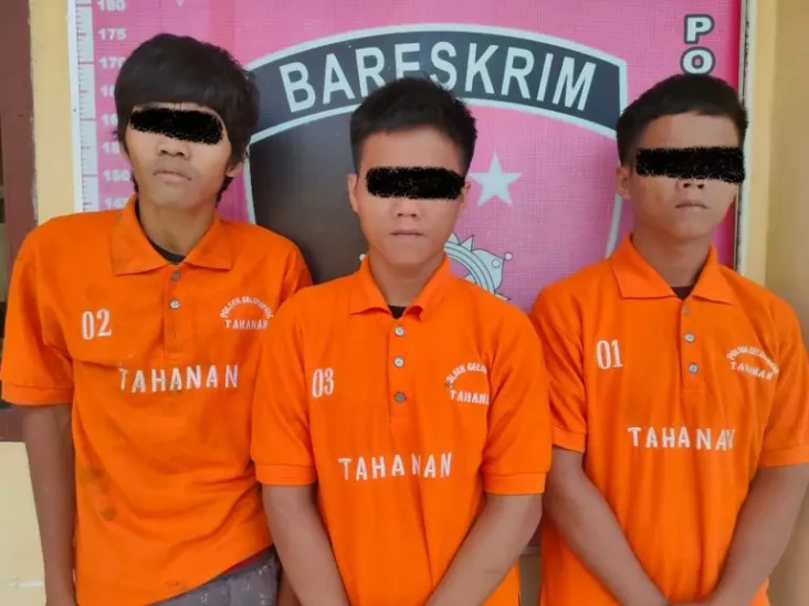 Maling di Rumah Tetangga,...
